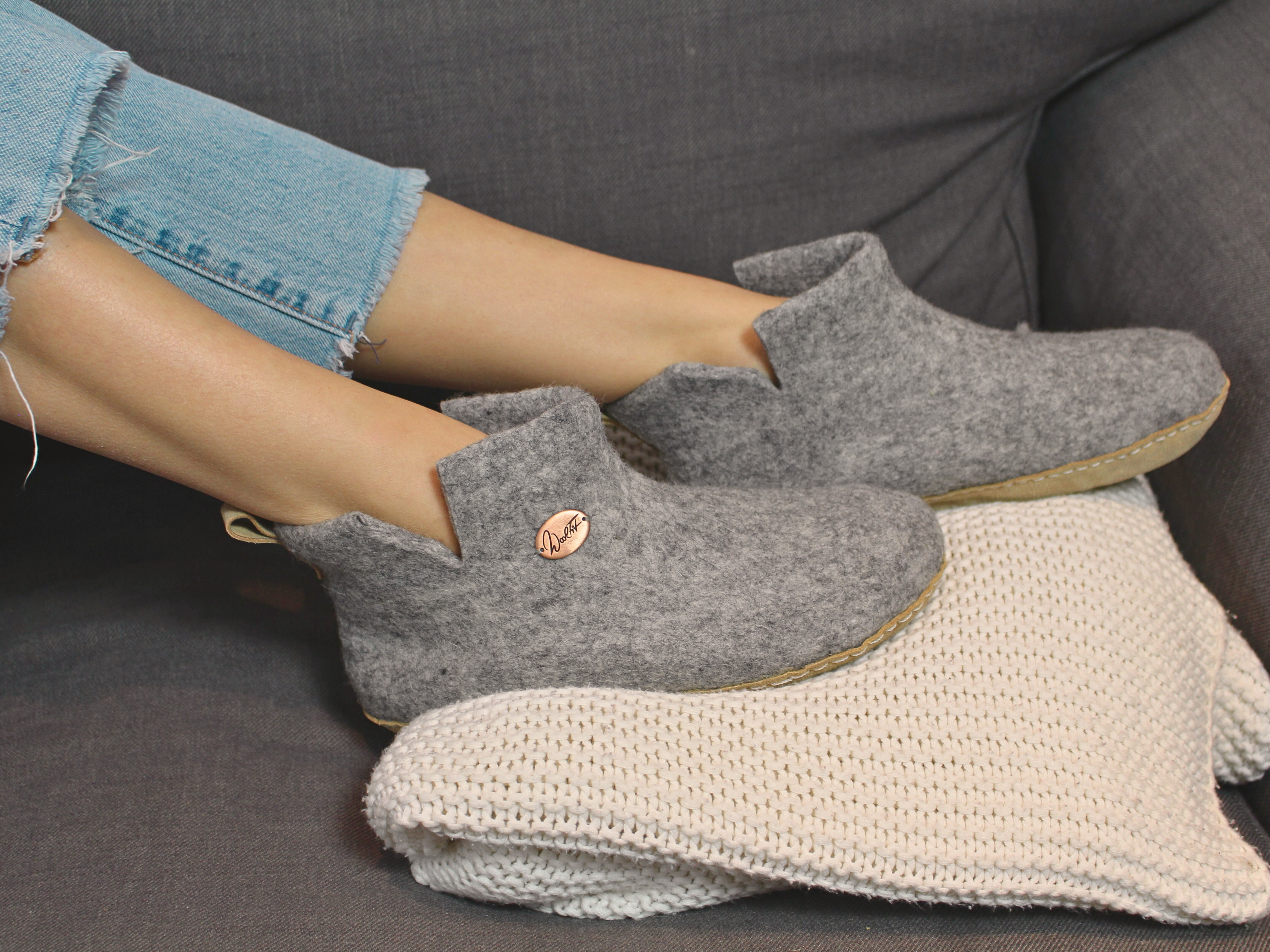 The benefits of closed slippers: Why they’re ideal for slippery feet